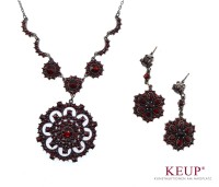 Granatschmuck