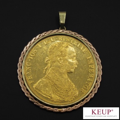 Goldener Münzanhänger