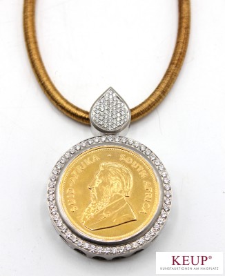 Brillantanhänger mit Münze an Kette
