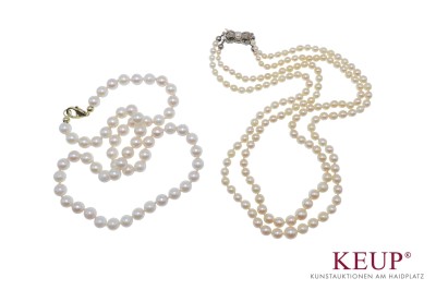 Bild Paar Perlenketten
